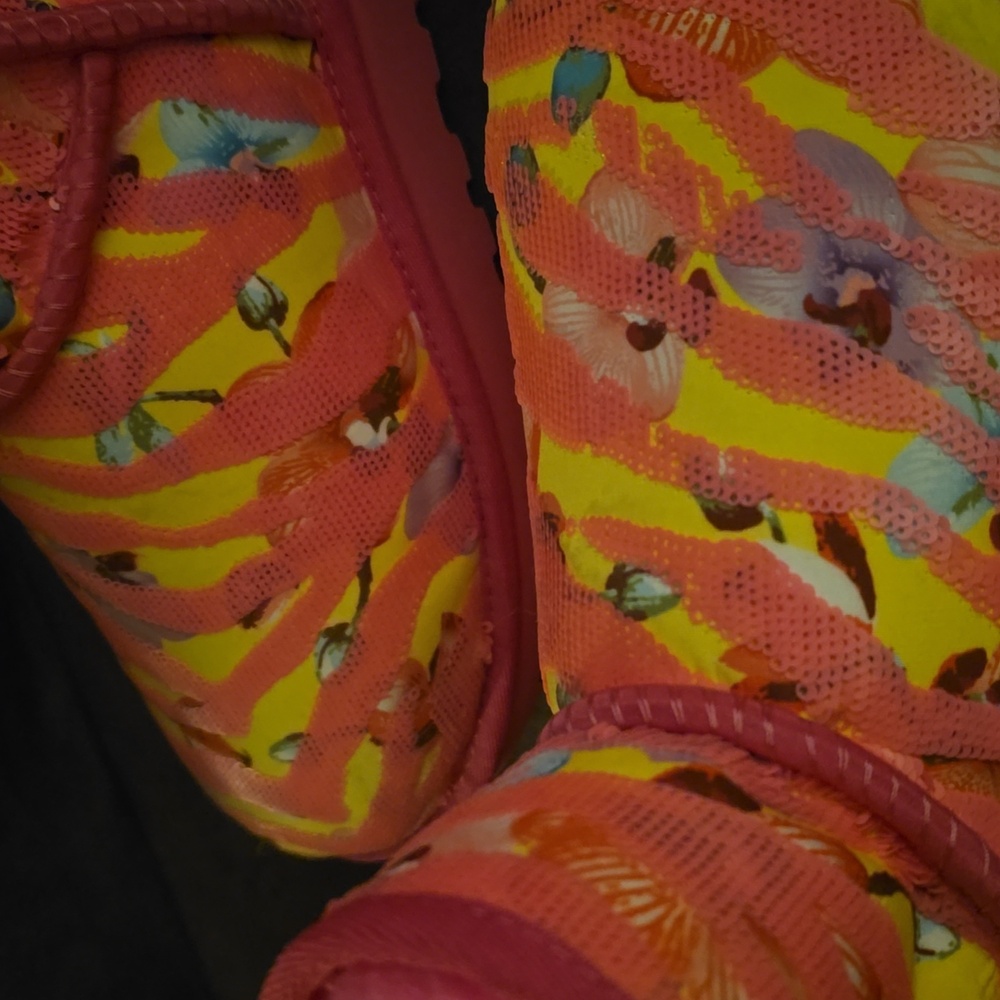 Womens Uggs - Picture 5 of 6